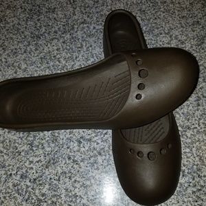 CROCS Women's OLIVE GREEN BROWN FLAT KADEE SZ 10